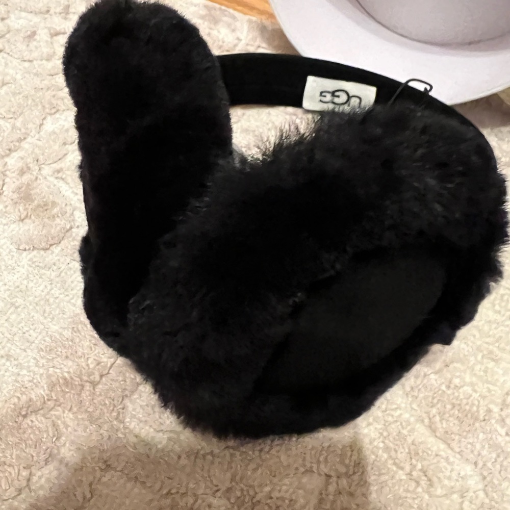UGG Single Center Strap Earmuff Real Fur Sheepskin NWT - Picture 3 of 9